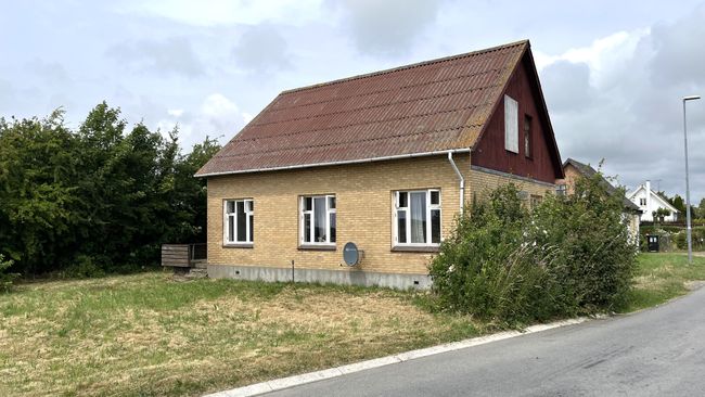 Pedersker Hovedgade 1, Pedersker, 3720 Aakirkeby